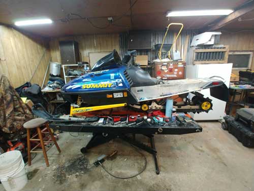 1998-Skidoo Summit 670x pro 1200 snowmobile lift