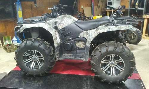 Yamaha Kodiak 400 ATV on Elevator 1800 ATV Lift Table