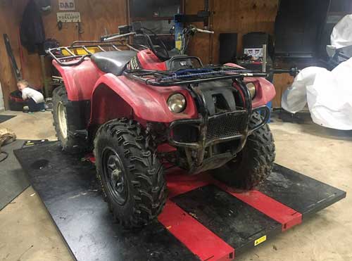 Yamaha Kodiak ATV on Elevator 1800 ATV Lift Table
