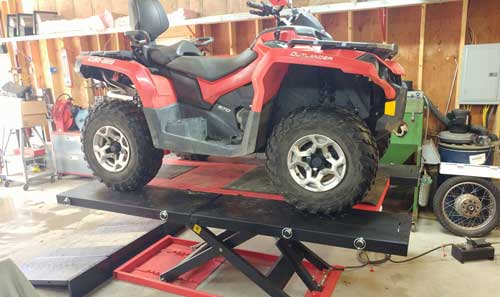 Can Am Outlander on PRO 2500 ATV UTV Lift Table