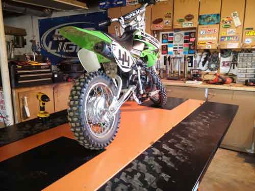 Kawasaki on Elevator 1800U lift table