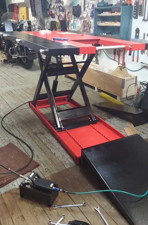 PRO 1750 PRO 2500 Wade in Maine sets up his lift table