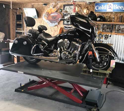 Indian Chieftan motorcycle on Elevator 1100 motorcycle lift electric