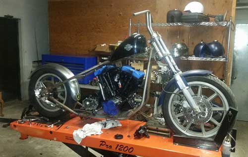  78 Harley superglide on PRO 1200 lift table