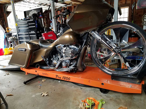 Garage building a 30" frame laying Road glide Pro 1200 lift table