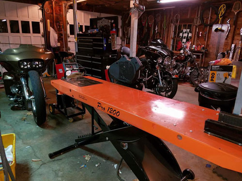 Michael's PRO 1200 lift table in his garage