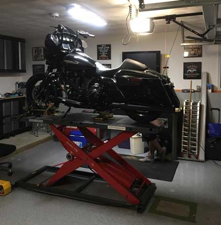 Elevator 1800 Motorcycle Lift - Street Glide Lifted up