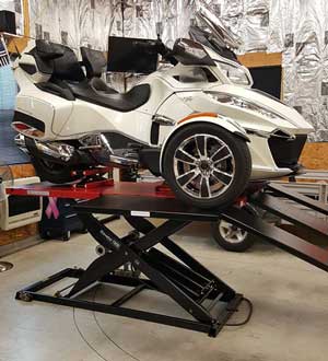 Spyder RTL Lifted on Elevator 1800U Lift Table