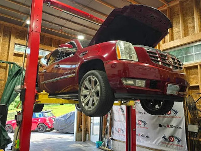Escalade on Amgo OHX-10H 2 post lift -Gordon A