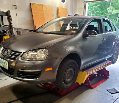 Car atop Low Rise LR06 Lift