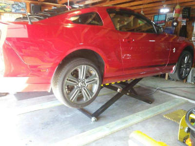 Mustang on Midrise Lift Table NH