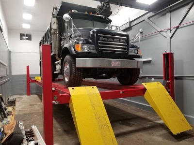 30000 lb 4 post lift with Mack Truck